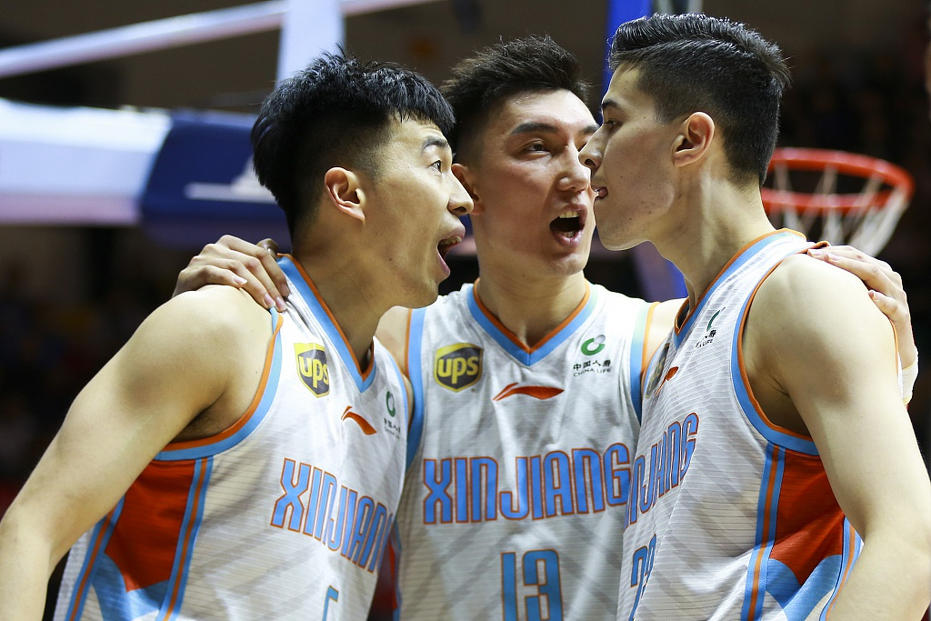 包含赛地聚焦：CBA常规赛冲刺阶段热度飙升；波尔图更衣室发声；底气十足；更衣室氛围转暖的词条